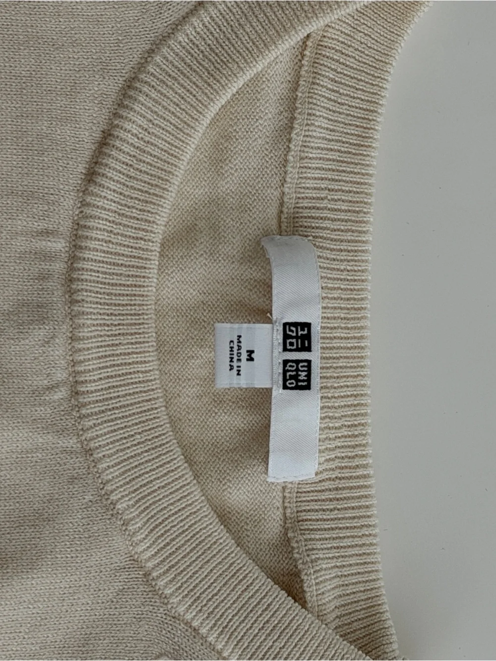 UNIQLO 100% Wool Short Sleeve Knit Top - Picture 4 of 5